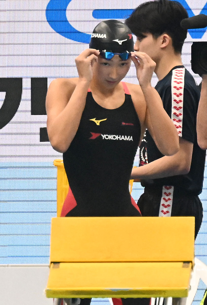 女子100メートルバタフライ予選に臨む池江（撮影・千葉一成）