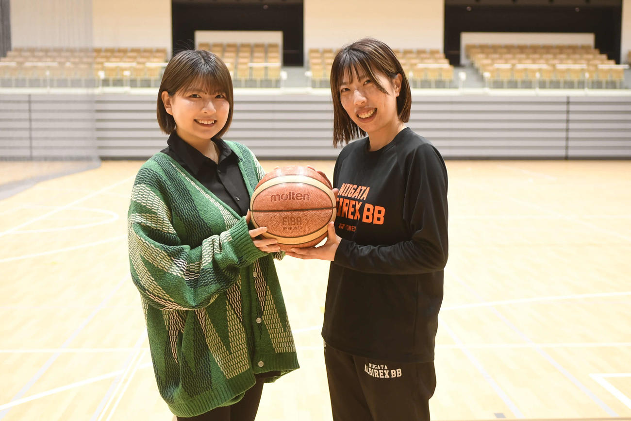 「これからもバスケと関わり続けたい」と話す杉本さん（右）の柔らかい表情が印象的でした
