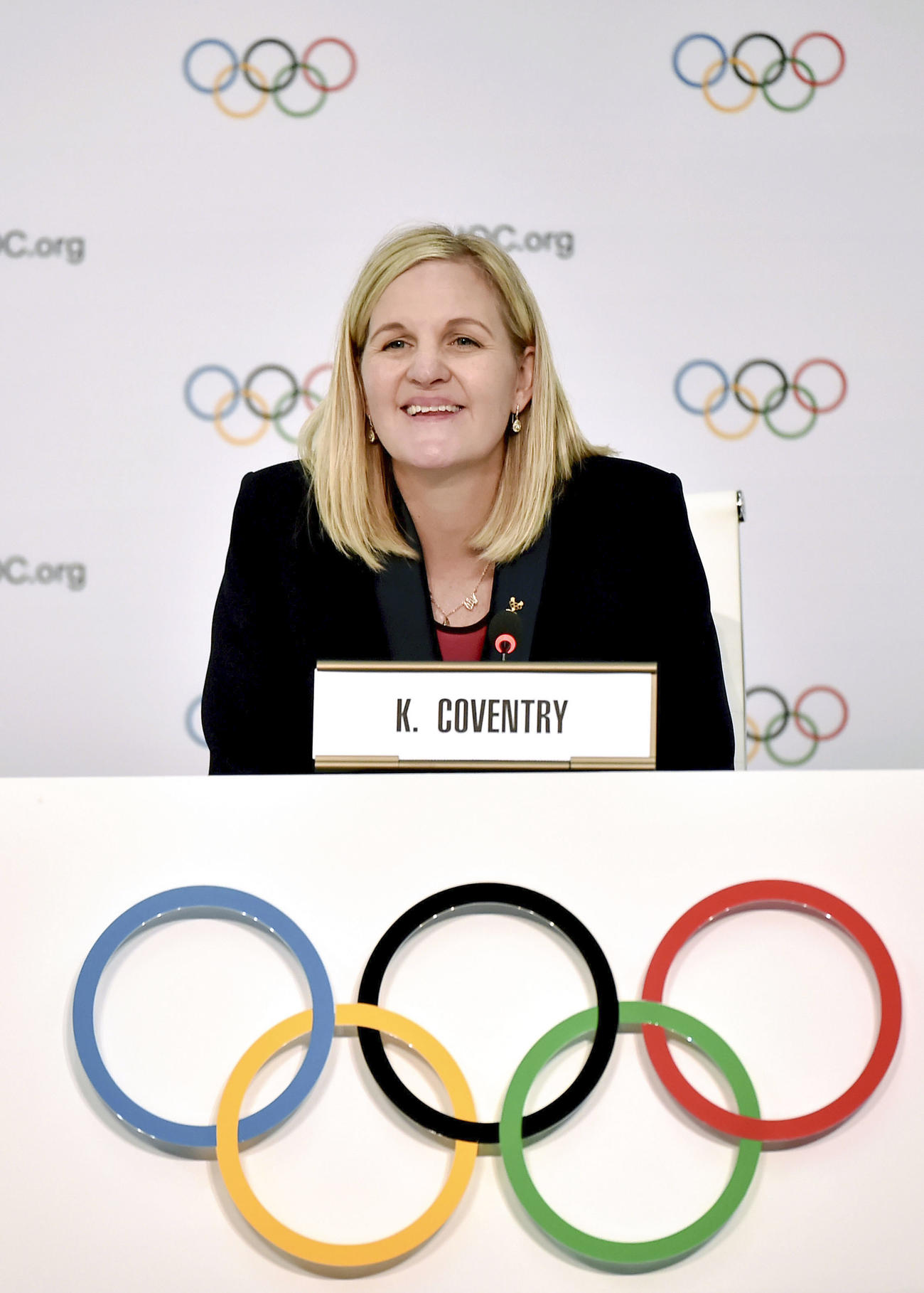 IOC総会で新会長に選出され、記者会見するカースティ・コベントリー氏＝20日、コスタナバリノ（ゲッティ＝共同）