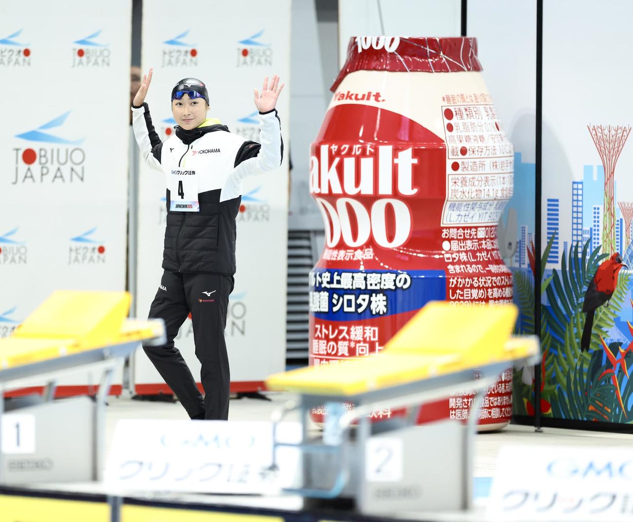女子50メートルバタフライ決勝に臨む池江（撮影・河田真司）