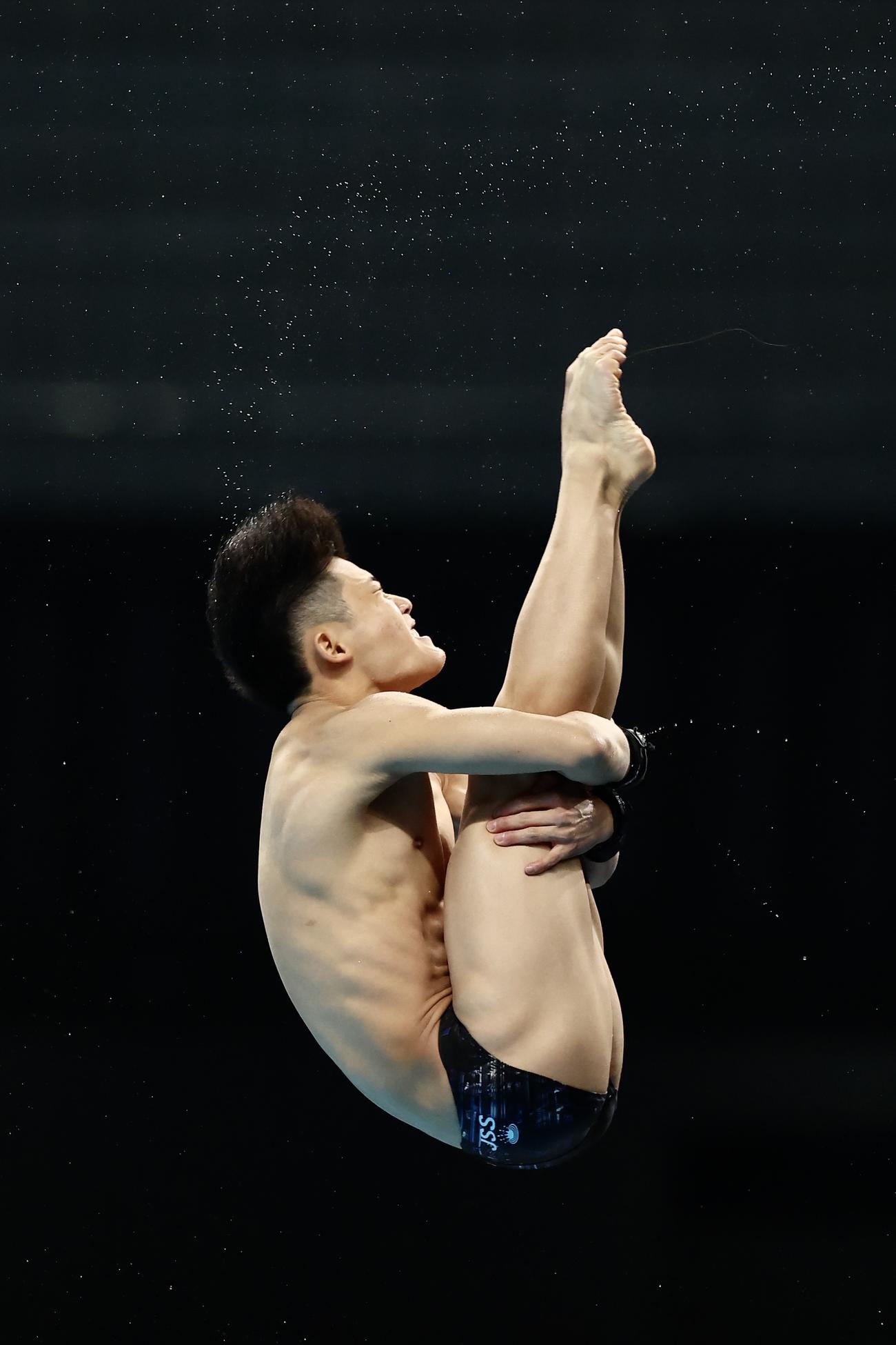 男子高飛び込み決勝　2回目の演技に臨む玉井（撮影・河田真司）