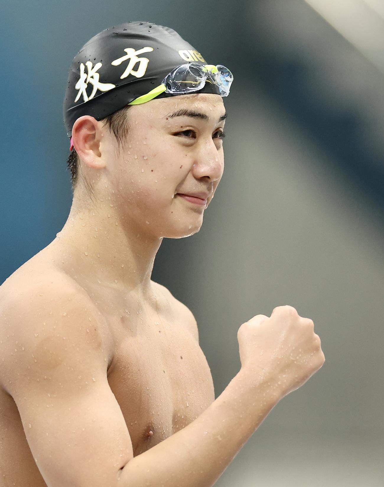 男子1500メートル自由形決勝　日本新記録で優勝を決める今福（撮影・河田真司）