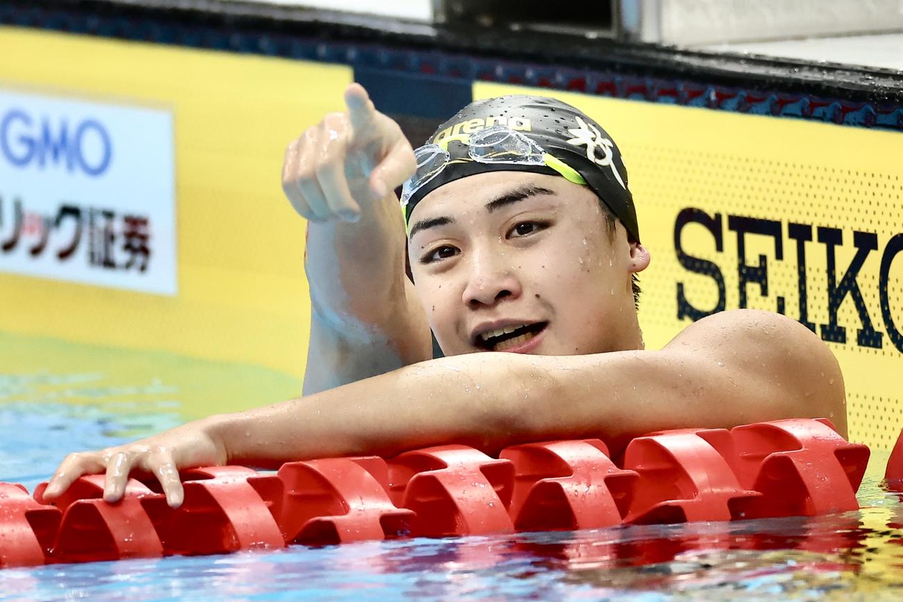 男子1500メートル自由形決勝　日本新記録で優勝を決める今福（撮影・河田真司）