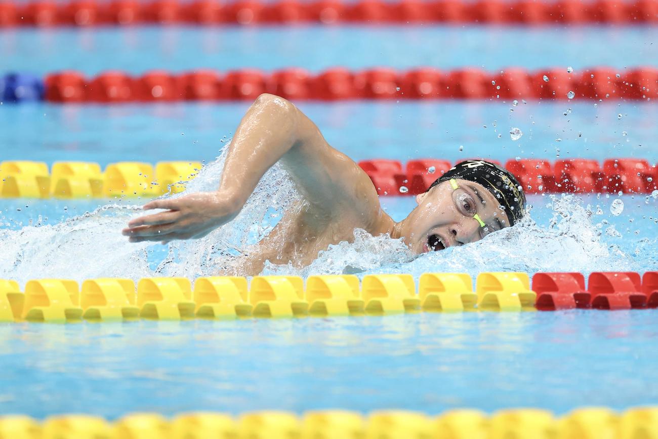 男子1500メートル自由形決勝に臨む今福（撮影・河田真司）