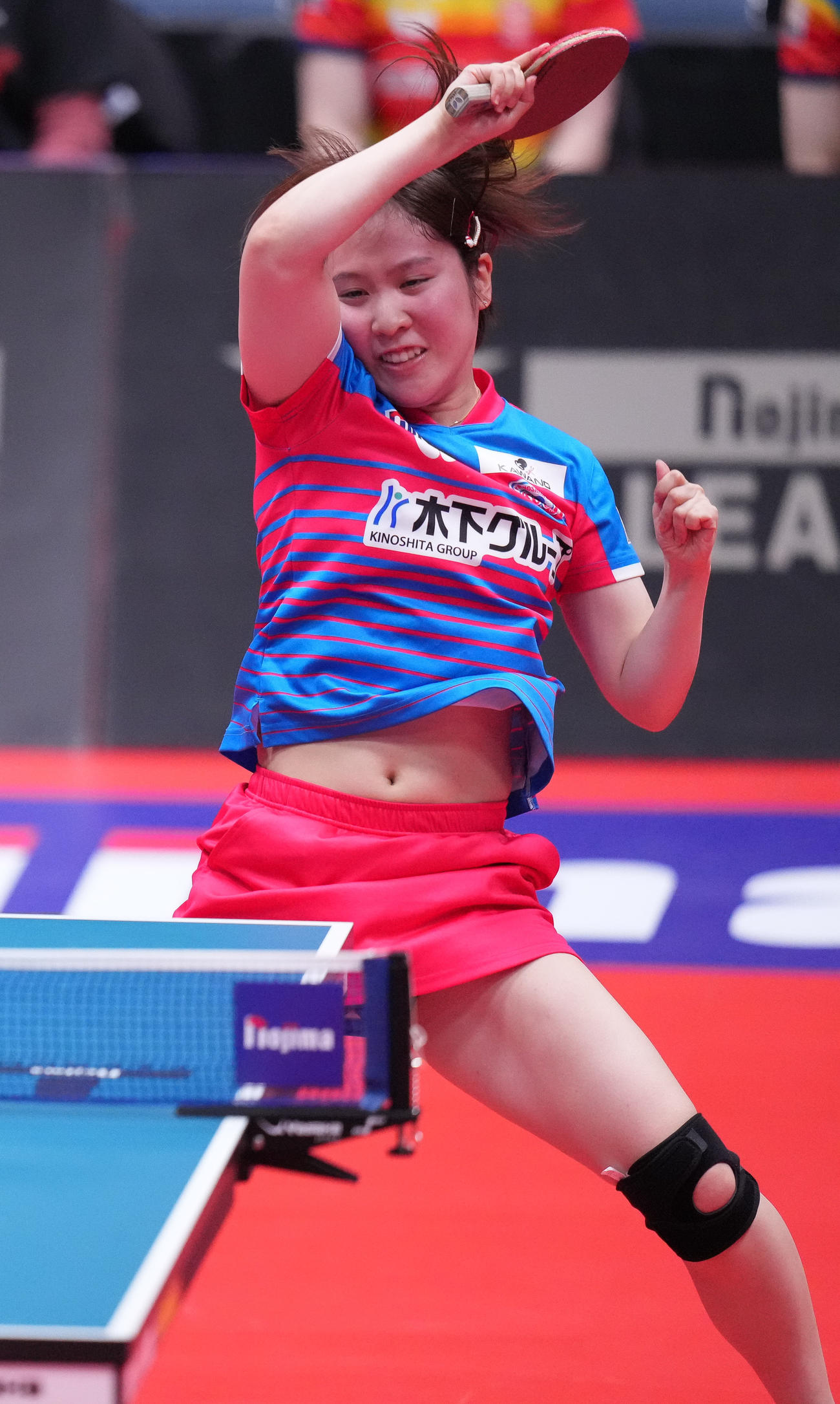 日本ペイント対神奈川　佐藤対平野　第2G、打ち返す平野（撮影・鈴木みどり）