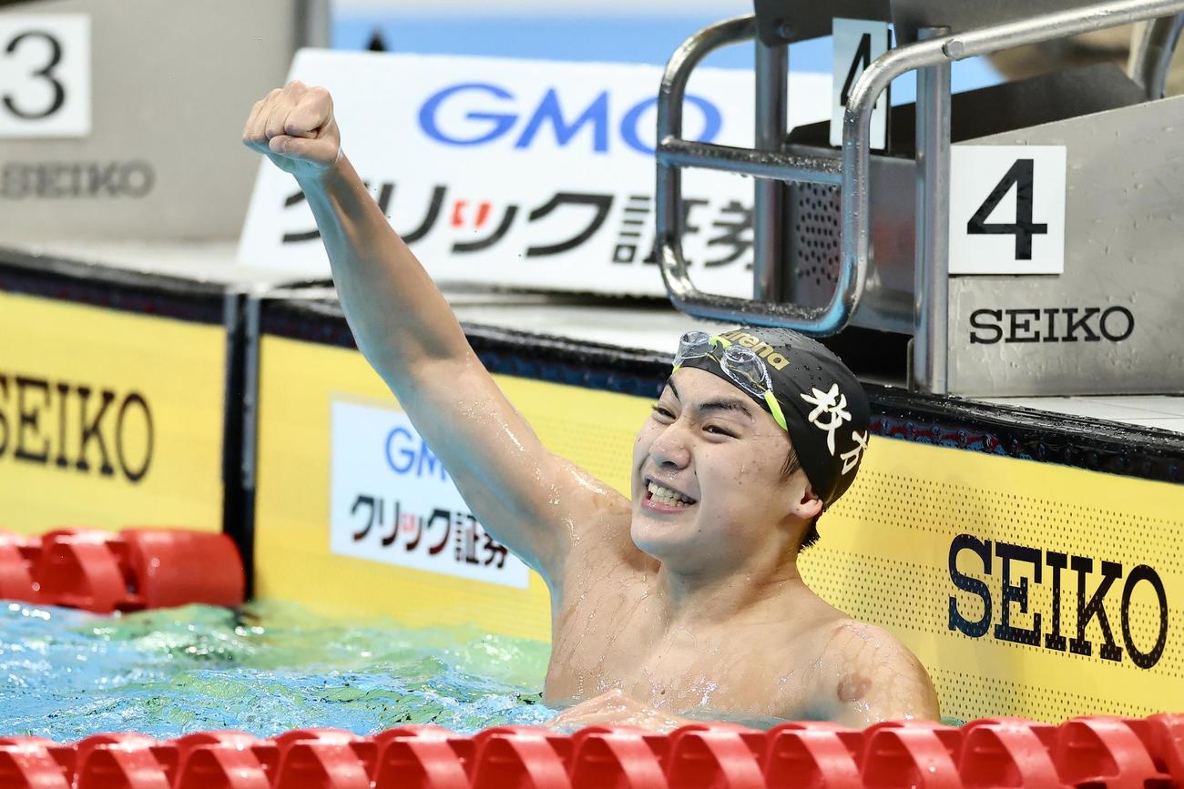 男子1500メートル自由形決勝　日本新記録で優勝を決める今福（撮影・河田真司）