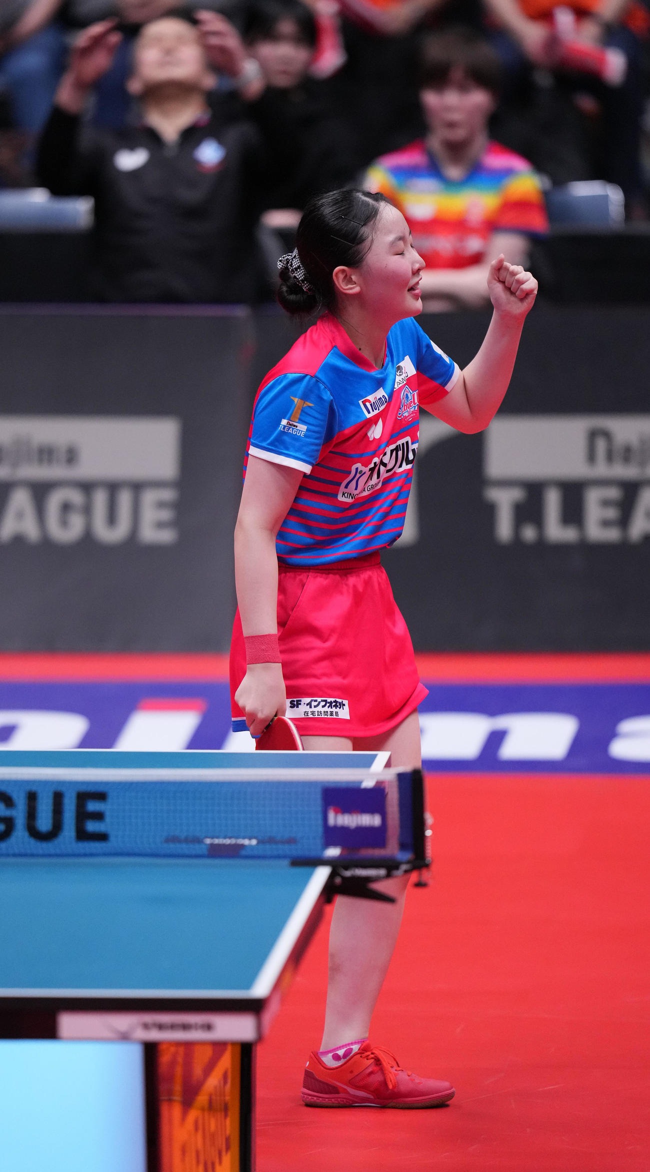 日本ペイント対神奈川　橋本対張本　橋本に勝利し、ガッツポーズする張本（撮影・鈴木みどり）