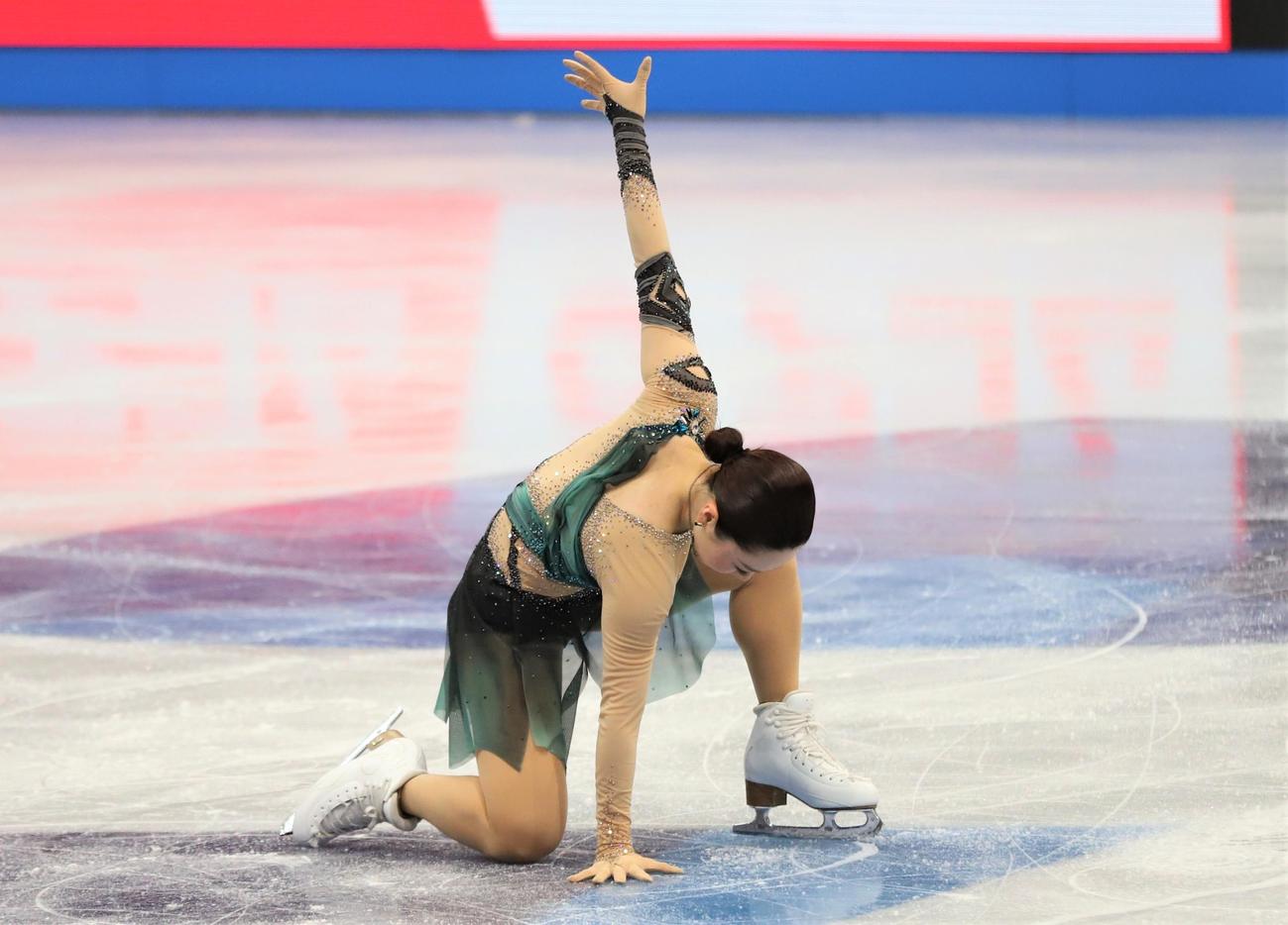 世界選手権女子SPで演技を披露する樋口新葉（撮影・藤塚大輔）