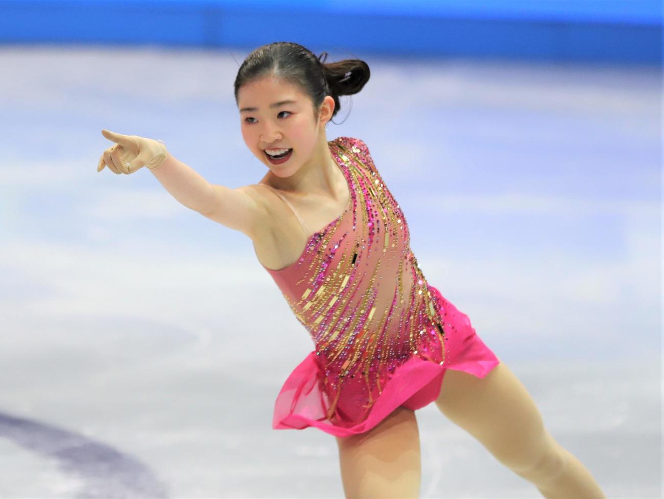 世界選手権女子SPで演技を披露する千葉百音（撮影・藤塚大輔）