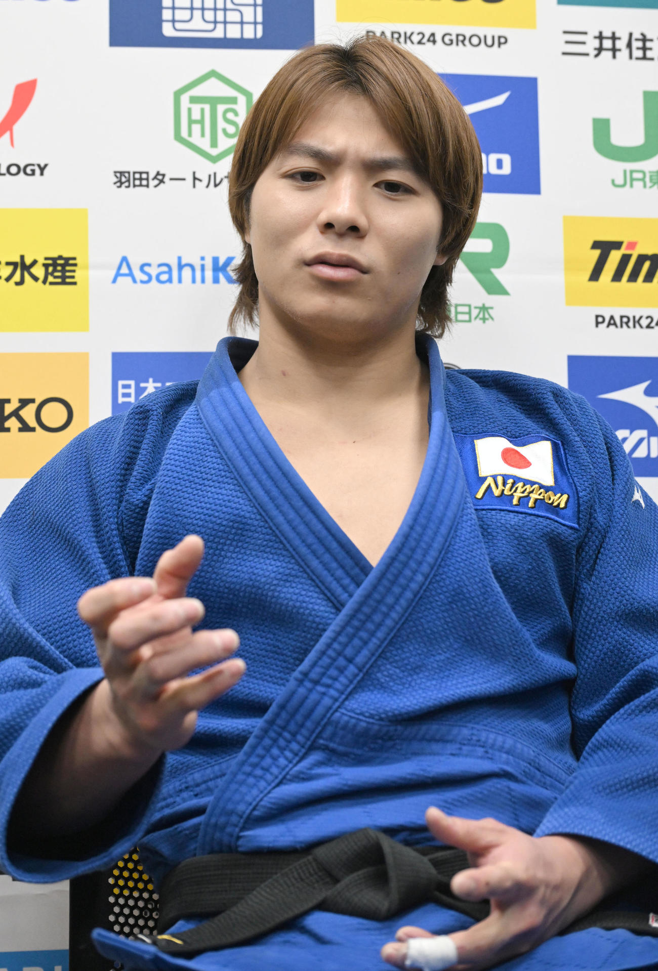 柔道全日本男子合宿の公開練習を終え、取材に応じる阿部一二三（撮影・千葉一成）