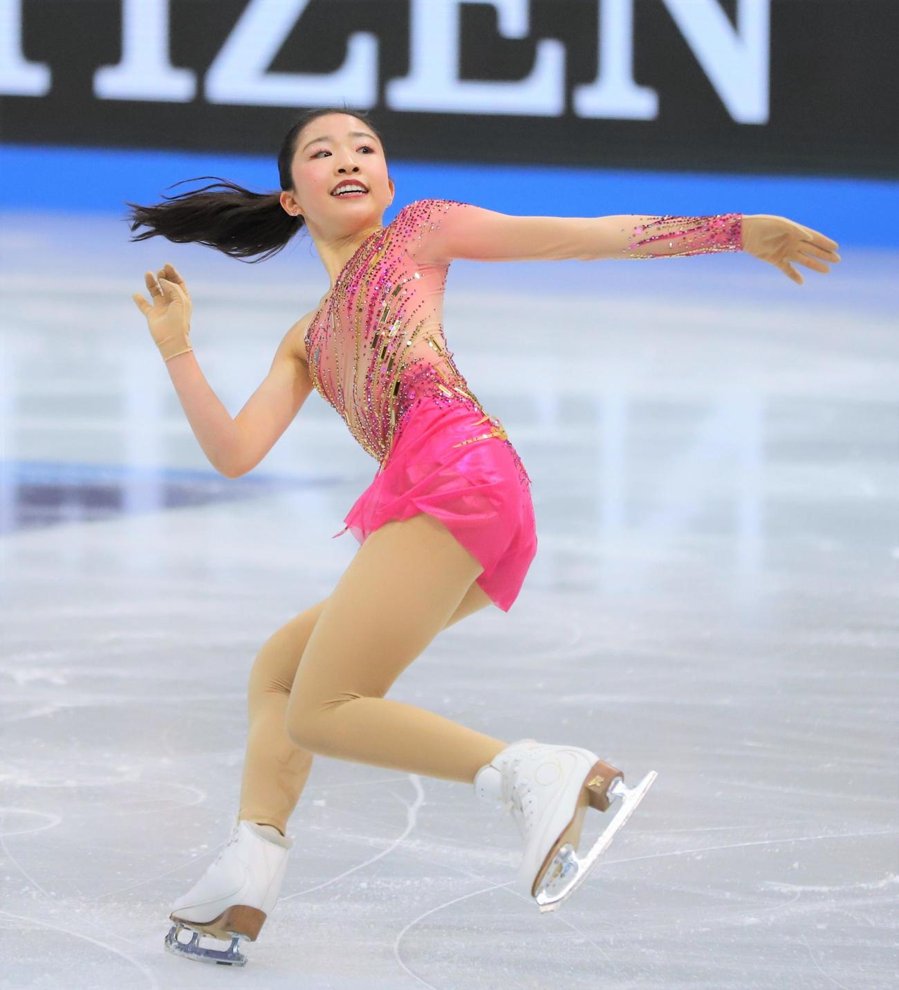 世界選手権女子SPで演技を披露する千葉百音（撮影・藤塚大輔）