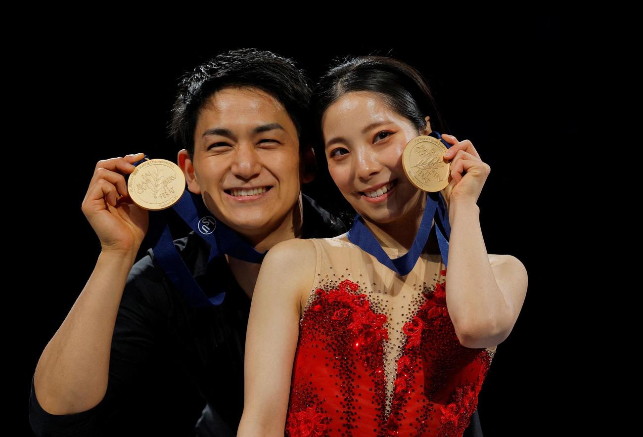 世界選手権ペアで優勝した三浦璃来（右）木原龍一組（ロイター）