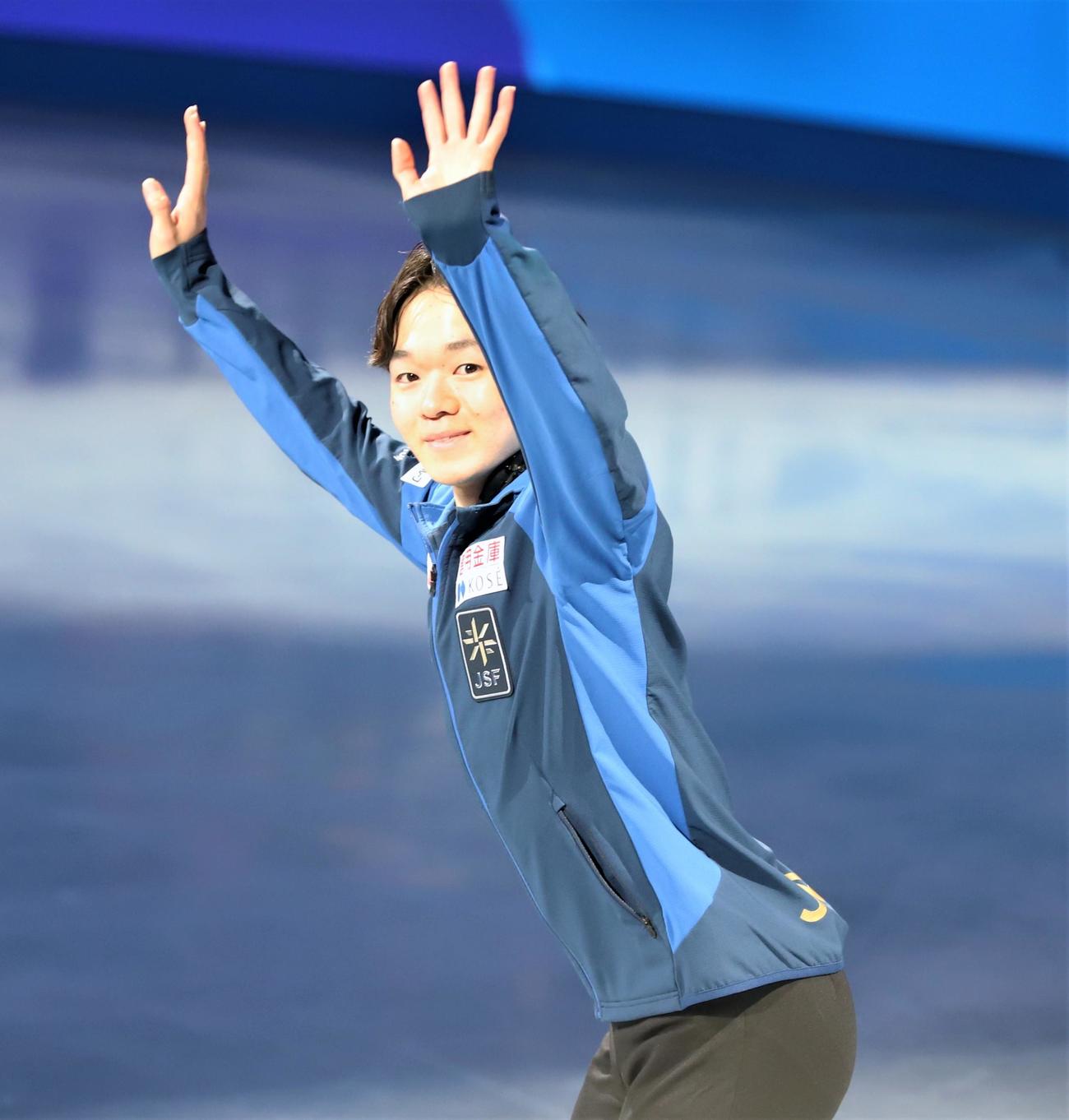 世界選手権男子フリーの6分間練習に登場した鍵山優真（撮影・藤塚大輔）