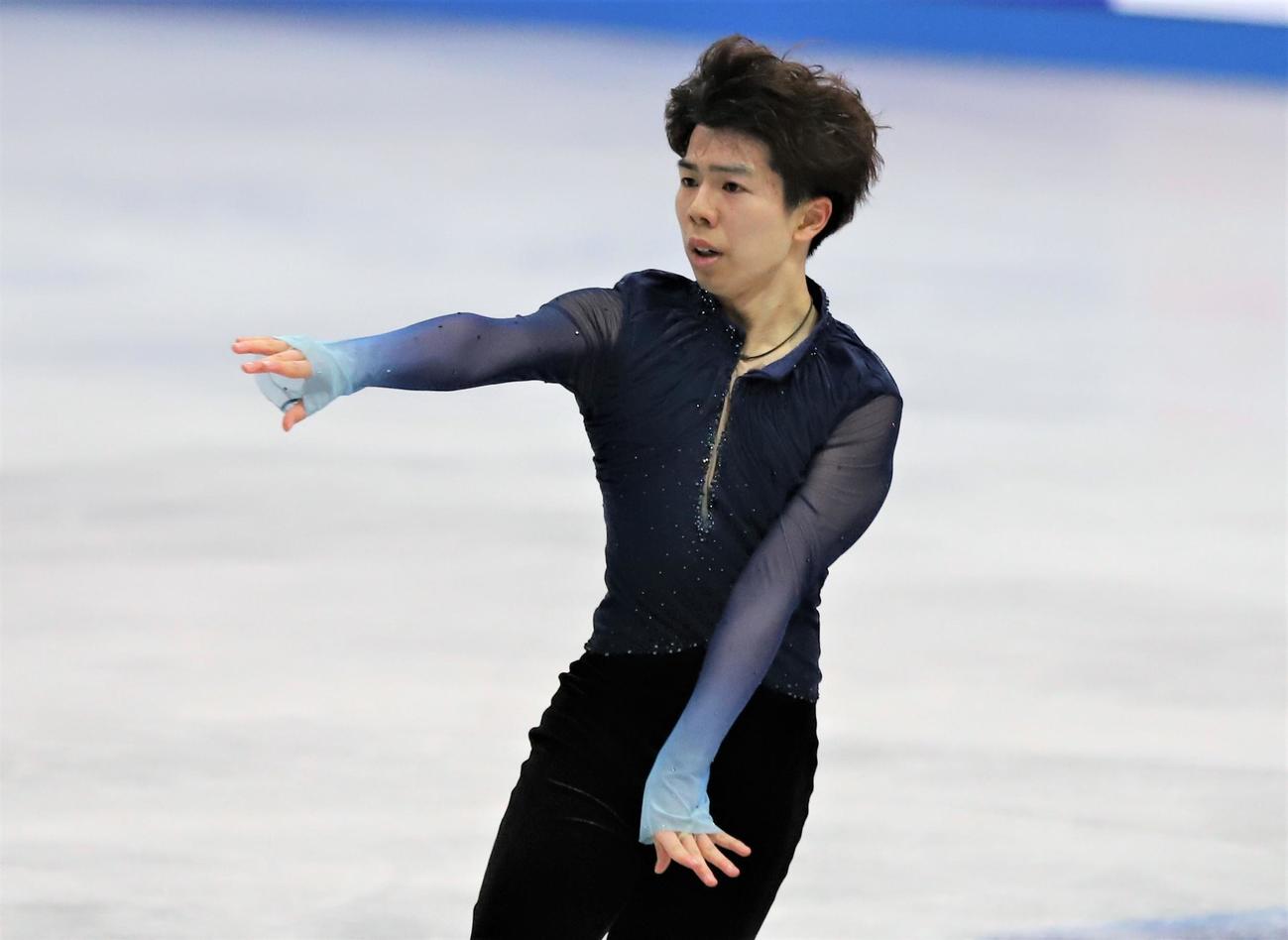 世界選手権男子フリーで演技を披露する佐藤駿（撮影・藤塚大輔）