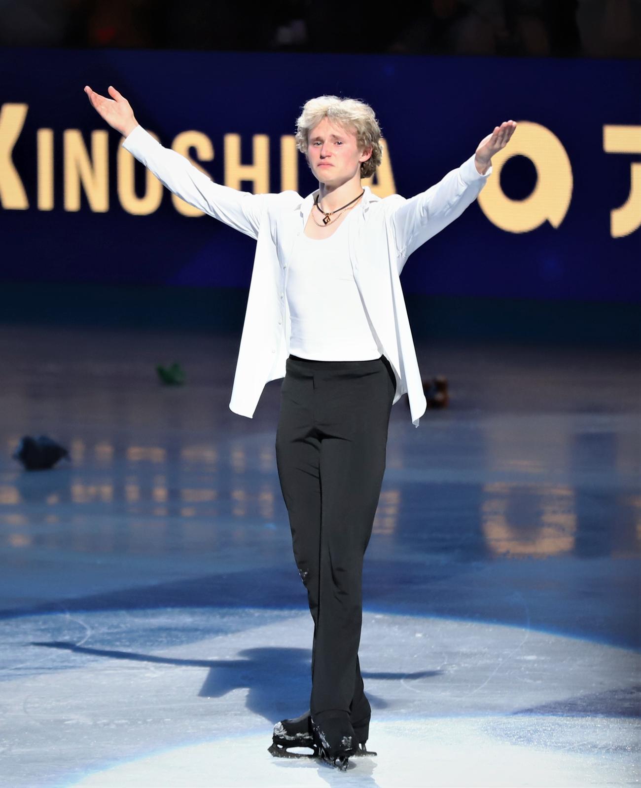 世界選手権エキシビションで感極まるイリア・マリニン（撮影・藤塚大輔）