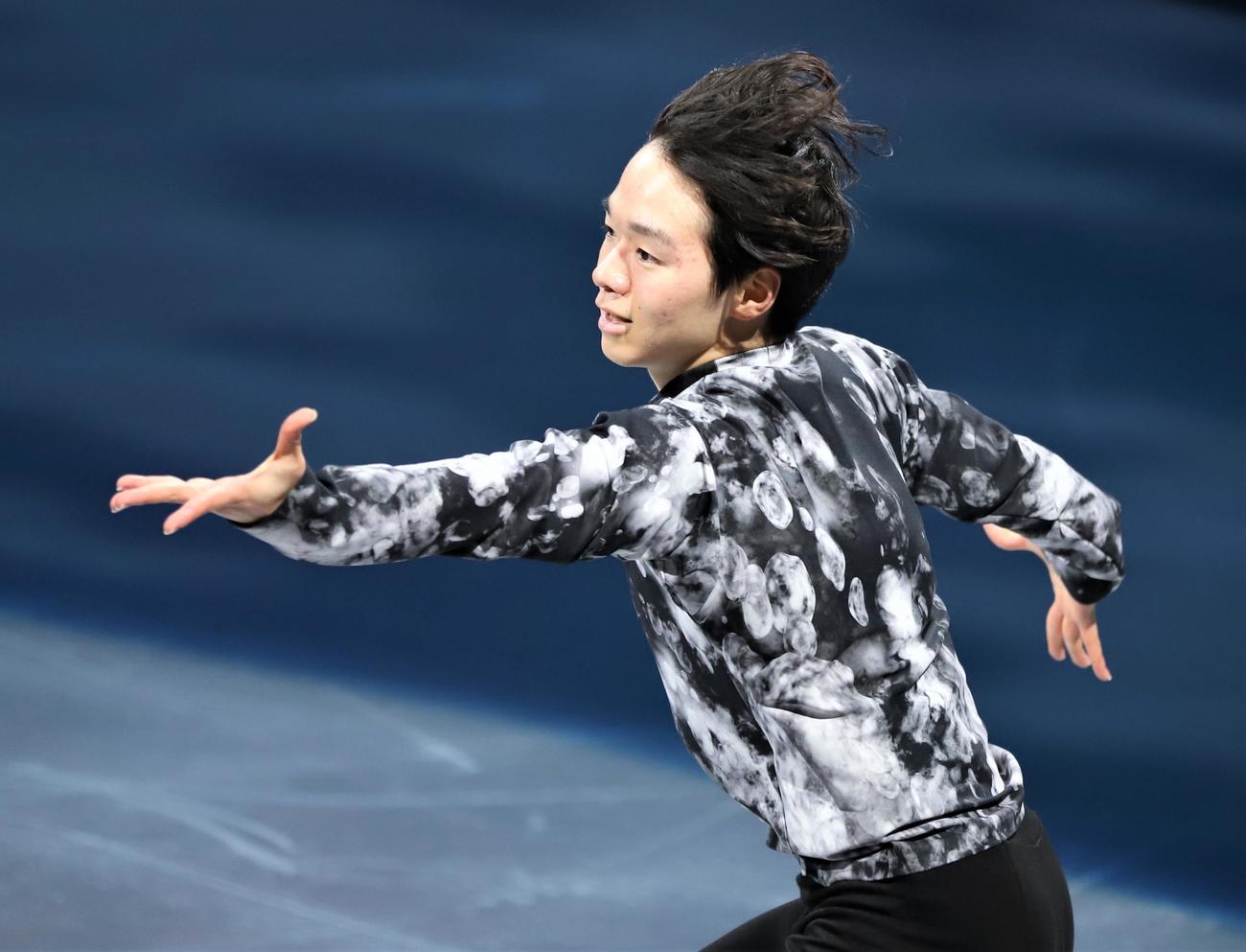 世界選手権エキシビションで演技を披露する鍵山優真（撮影・藤塚大輔）