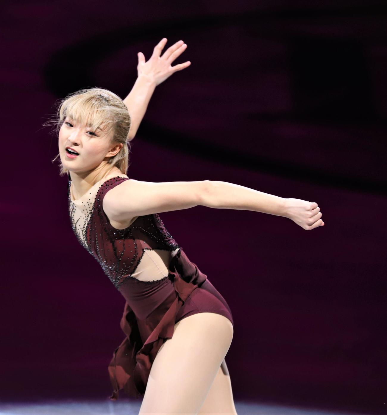 世界選手権エキシビションで演技を披露する坂本花織（撮影・藤塚大輔）