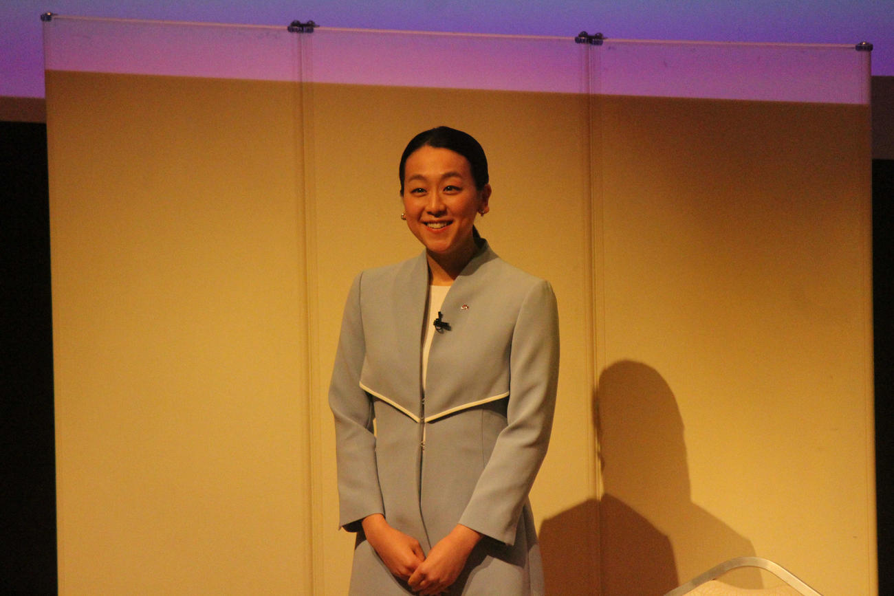 153人の新入社員にメッセージを送る浅田さん