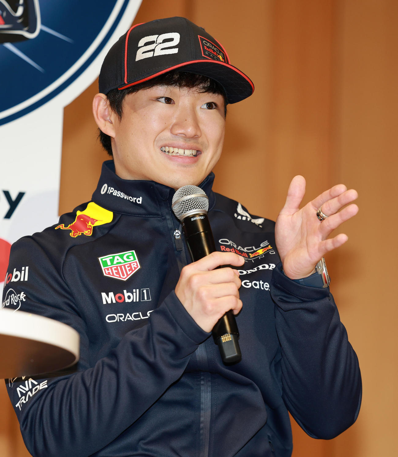 「Red Bull Showrun×Powered by Honda」を終え会見するるRed Bull Racingの角田（撮影・野上伸悟）