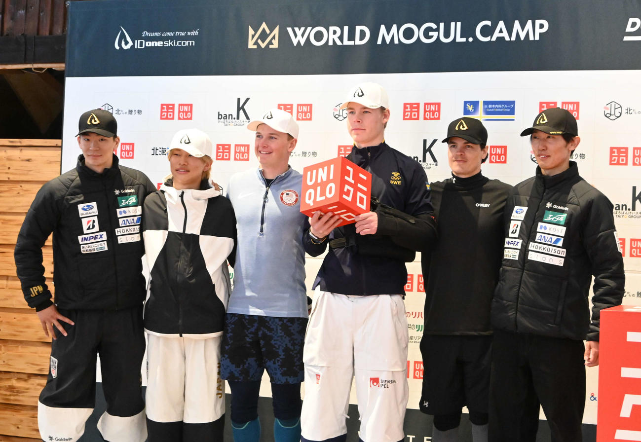 イベントに参加した左から川岡士真、中原旺助、ニック・ページ、ウォルター・ウォルバーグ、ミカエル・キングスベリー、島川拓也（撮影・飯岡大暉）