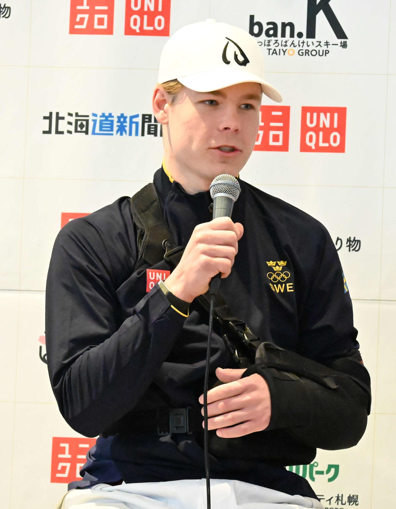 五輪への思いを語るフリースタイルスキー・モーグルのウォルター・ウォルバーグ（撮影・飯岡大暉）