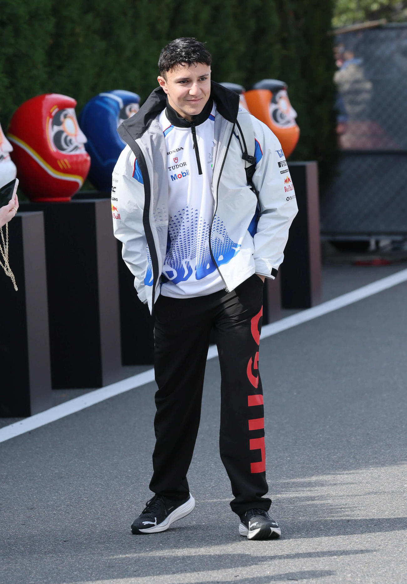 パドック入りするレーシングブルズのハジャー（撮影・宮崎幸一）