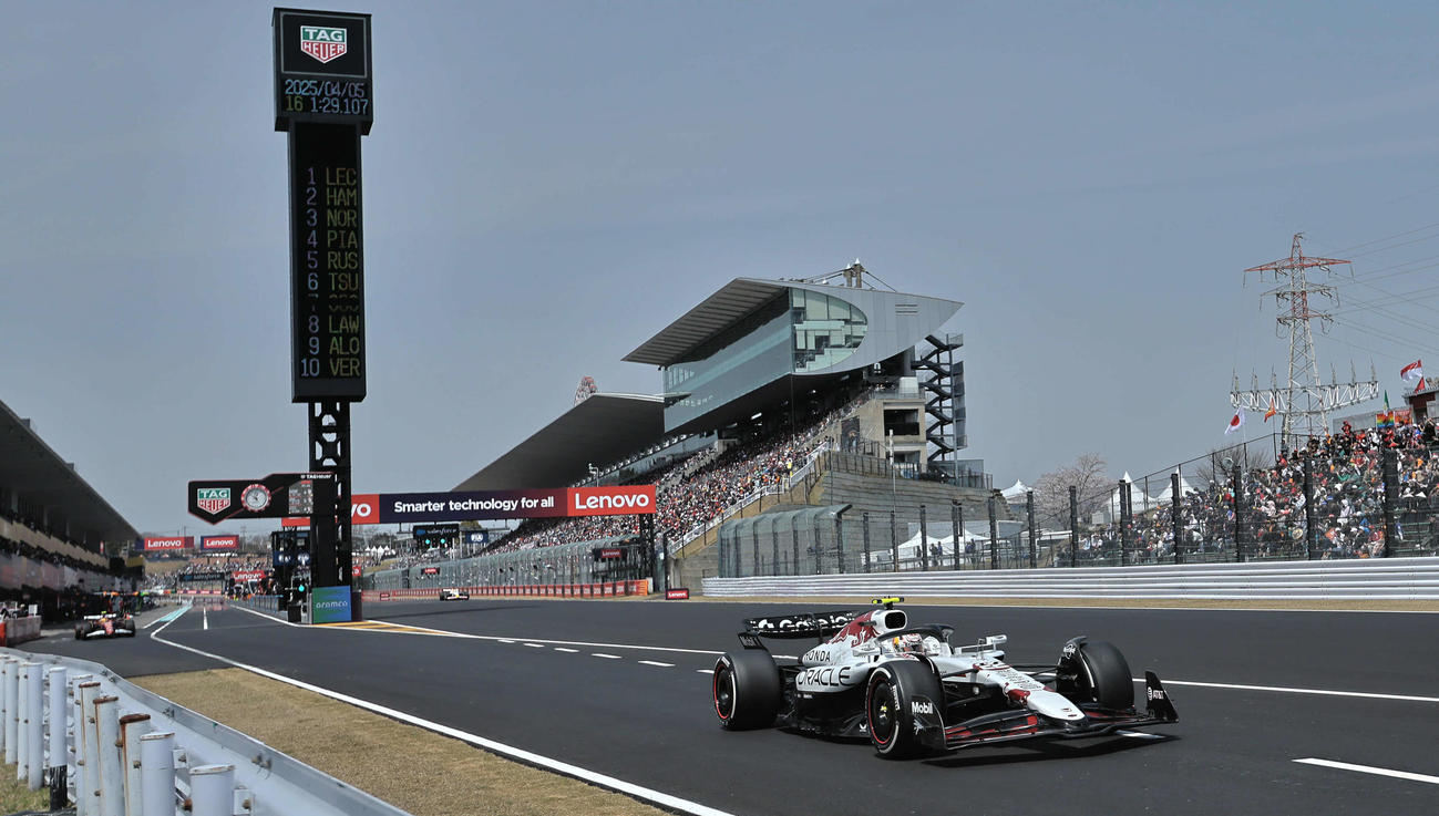 FP3でピットアウトするレッドブル・ホンダの角田裕毅（撮影・宮崎幸一）