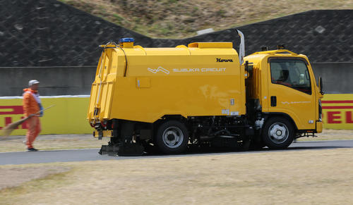 火災多発で出動した散水車（撮影・宮崎幸一）
