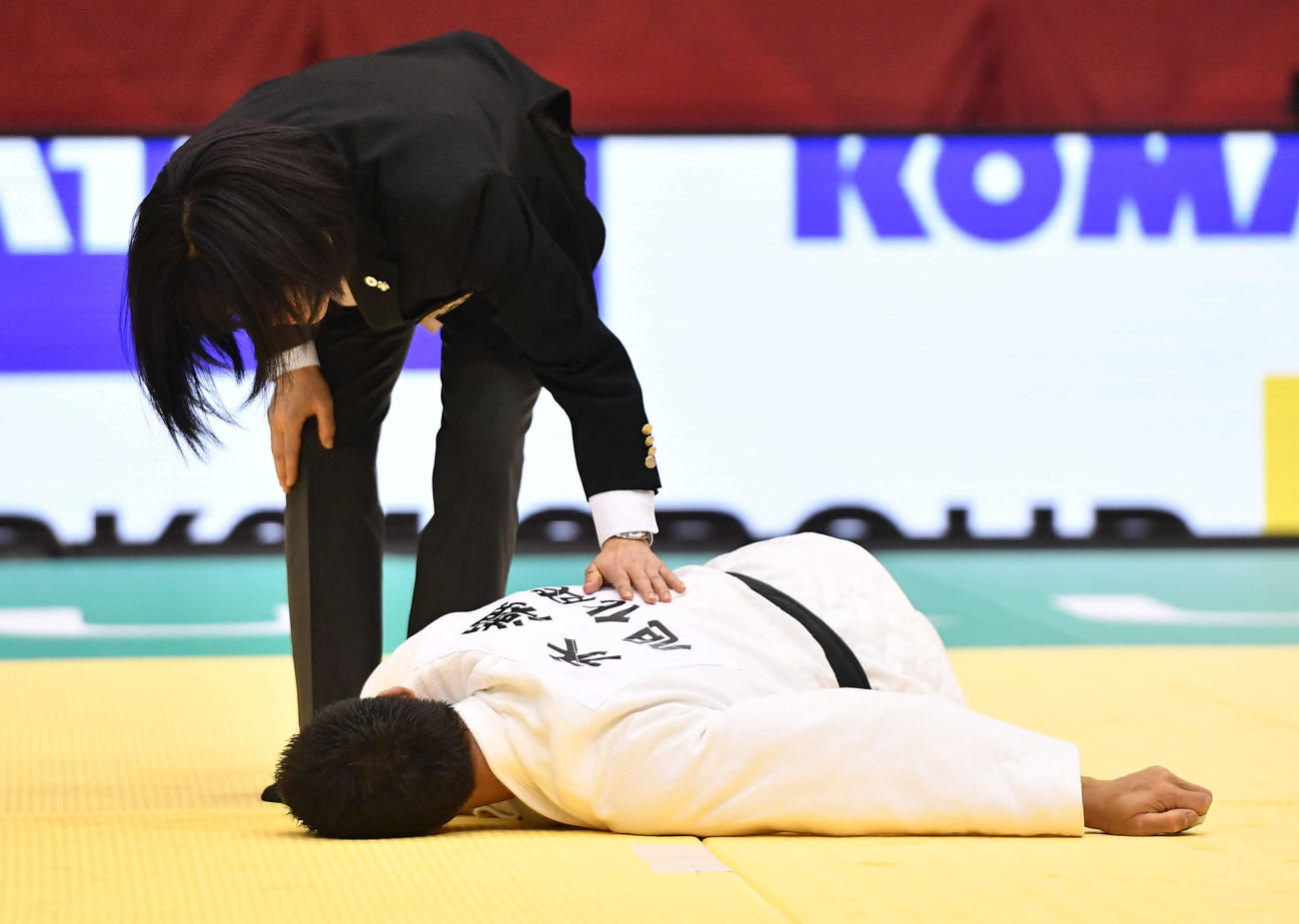 男子81キロ級1回戦　竹市大祐に失神で敗れた永瀬貴規（撮影・岩下翔太）