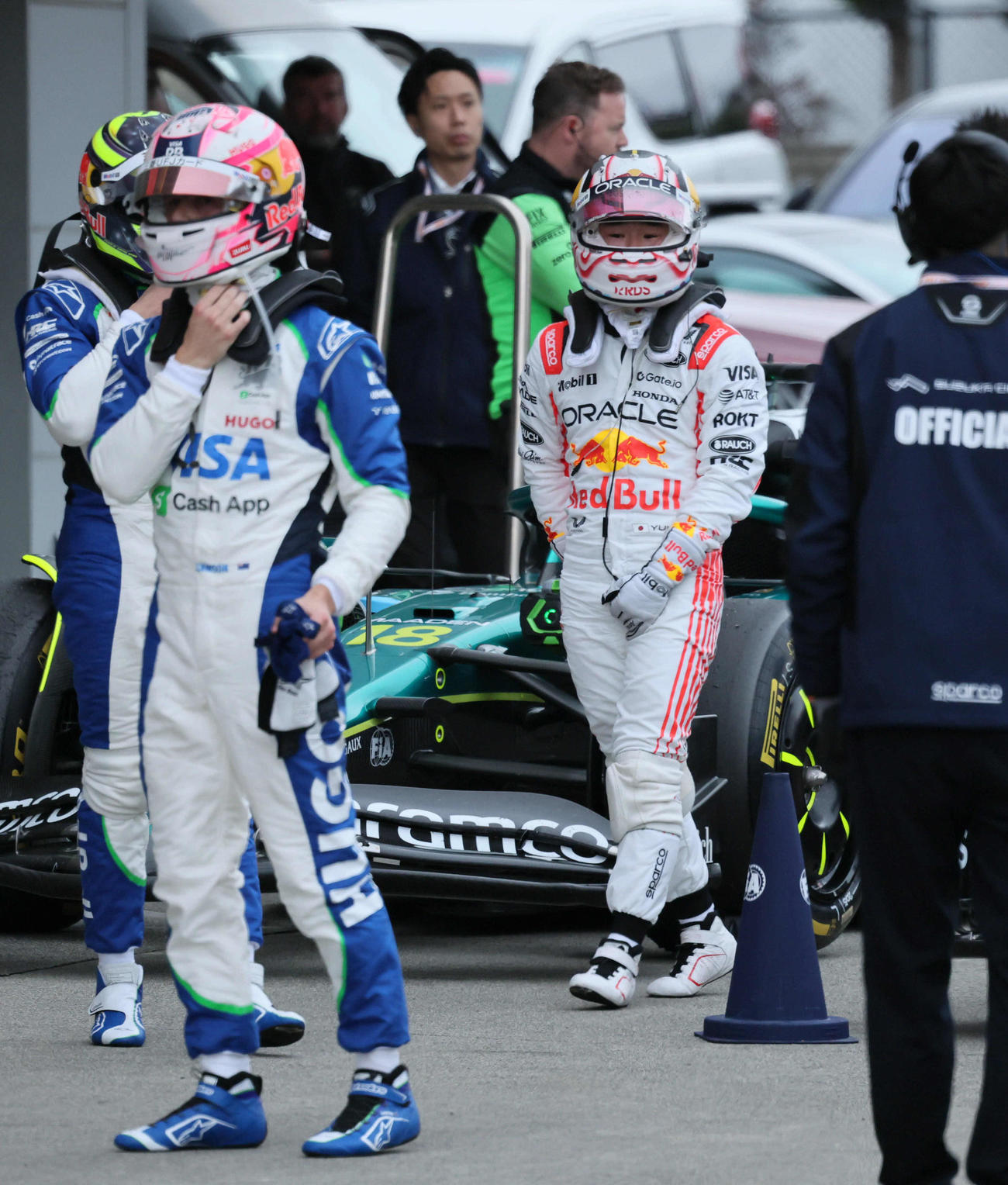 14番手スタートから12位に終わったレッドブル・ホンダの角田裕毅（右）（撮影・宮崎幸一）