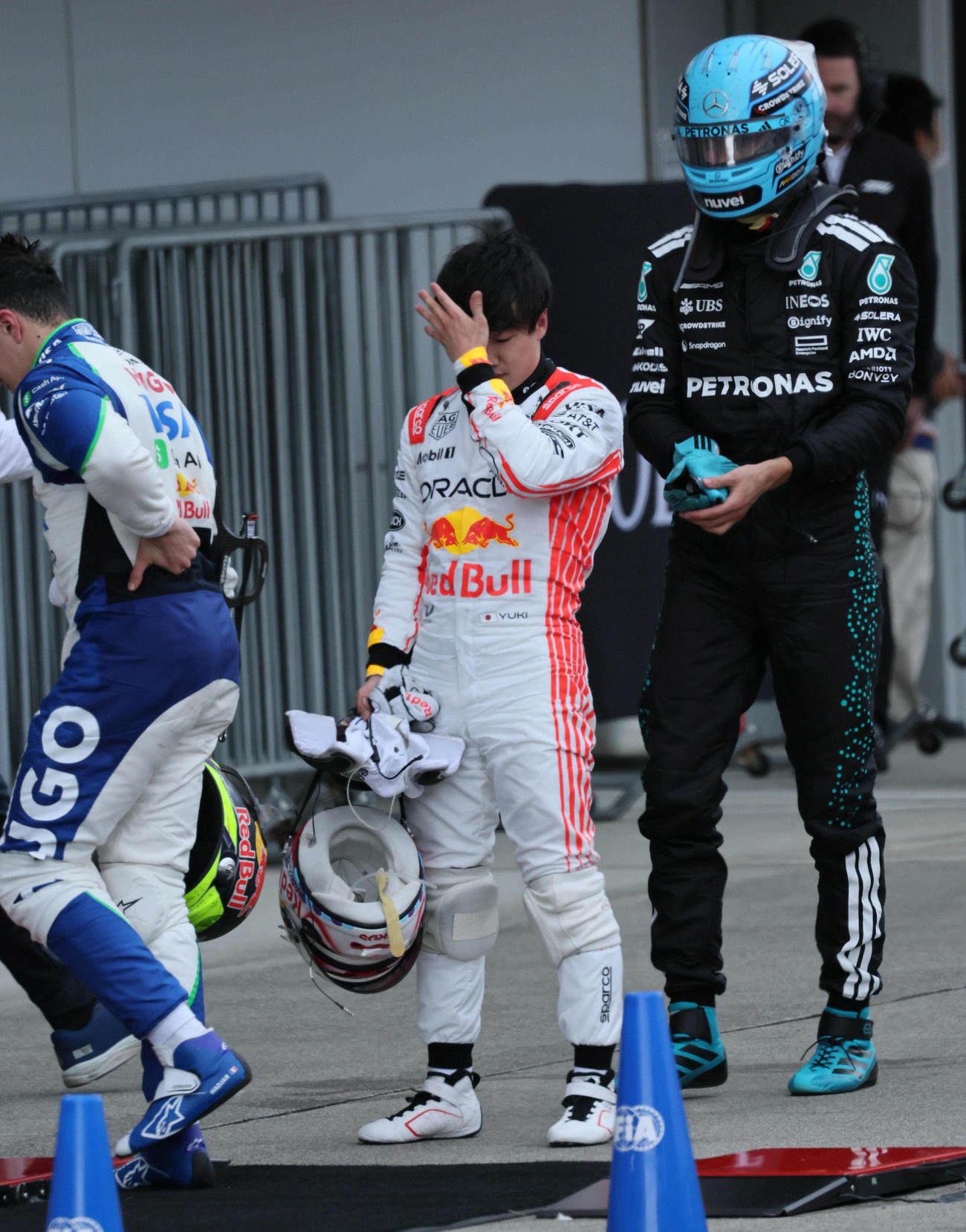 14番手スタートから12位に終わったレッドブル・ホンダの角田裕毅（中央）（撮影・宮崎幸一）