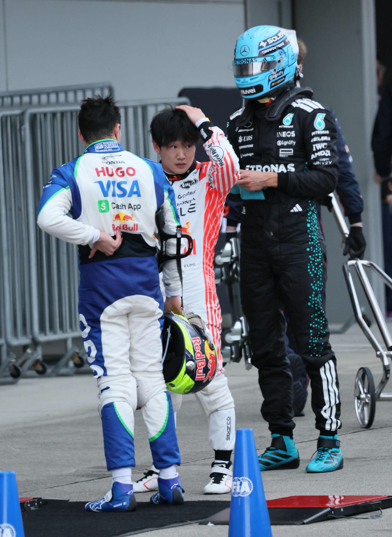 14番手スタートから12位に終わったレッドブル・ホンダの角田裕毅（中央）（撮影・宮崎幸一）