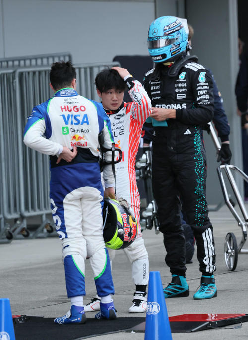 14番手スタートから12位に終わったレッドブル・ホンダの角田裕毅（中央）（撮影・宮崎幸一）