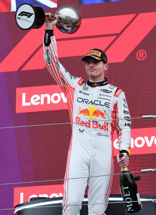 スタートからマクラーレン勢にリードを保ち、4連勝を達成したレッドブル・ホンダのフェルスタッペン（撮影・宮崎幸一）