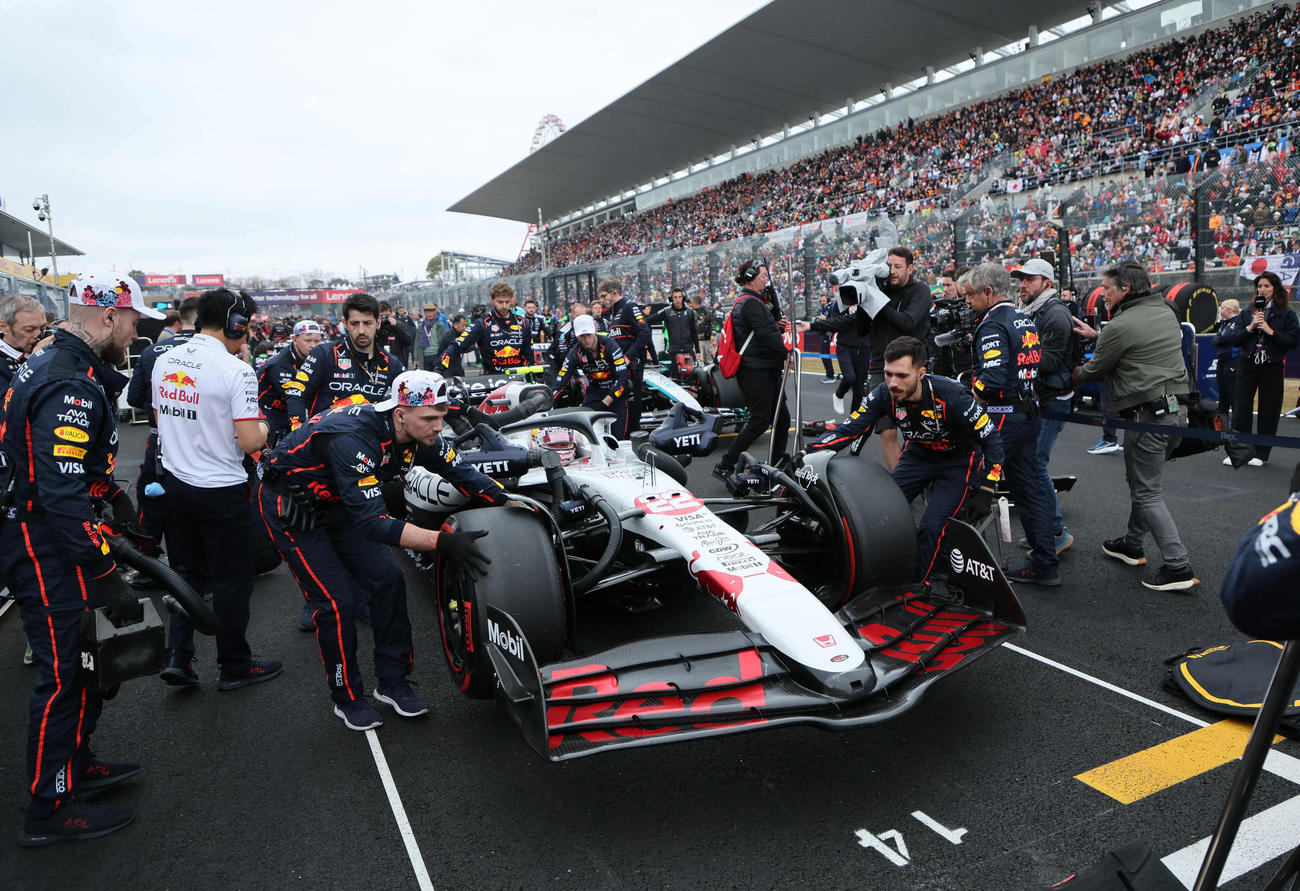 スターティンググリッドにつくレッドブル・ホンダの角田裕毅（撮影・宮崎幸一）