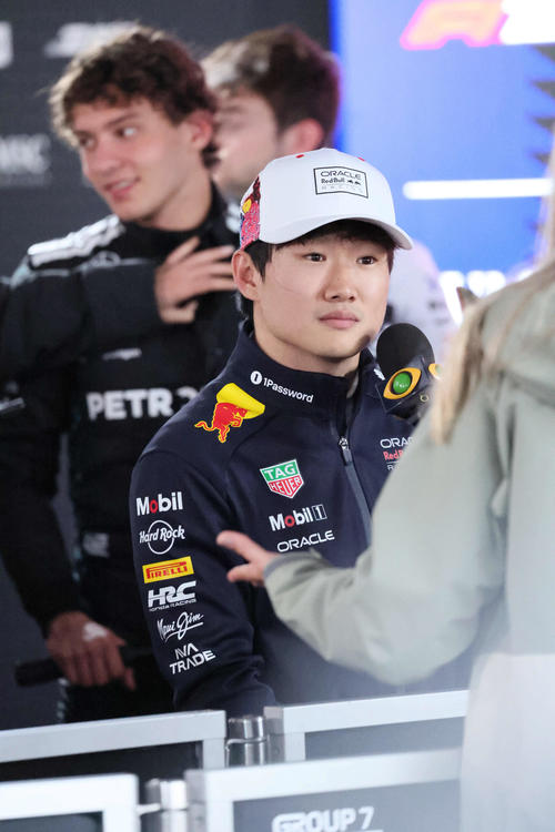 レース後のインタビューに応えるレッドブル・ホンダの角田裕毅（撮影・宮崎幸一）