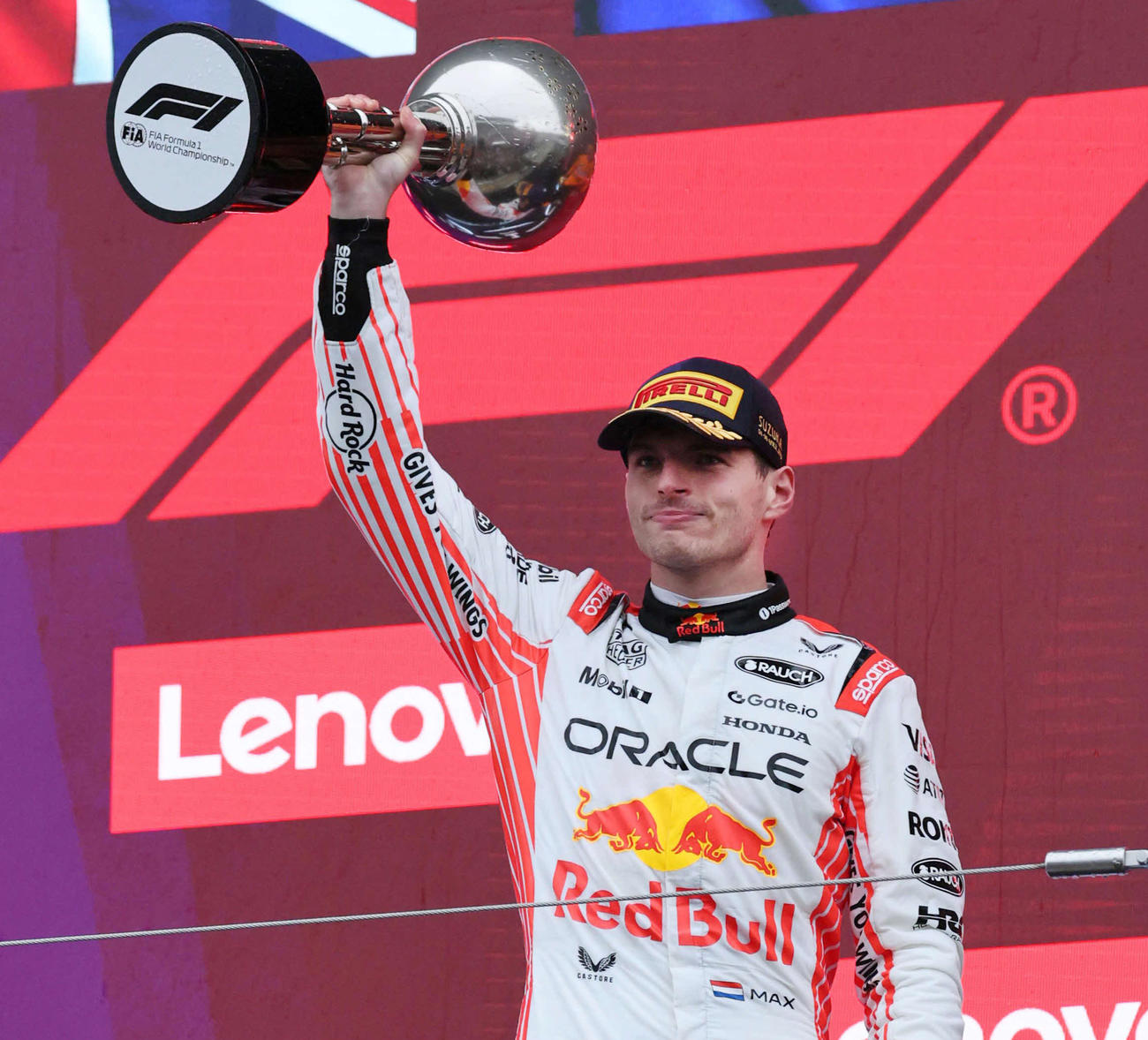 スタートからマクラーレン勢にリードを保ち、4連勝を達成したレッドブル・ホンダのフェルスタッペン（撮影・宮崎幸一）