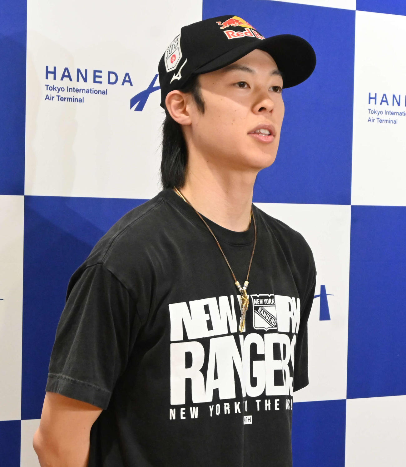 帰国し、今季を振り返るジャンプ男子の小林陵侑（撮影・飯岡大暉）
