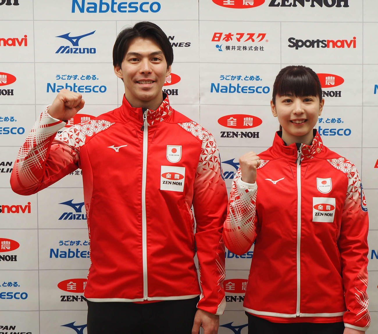 世界選手権へ意気込みを語ったカーリング混合ダブルスの松村（右）と谷田（C）JCA