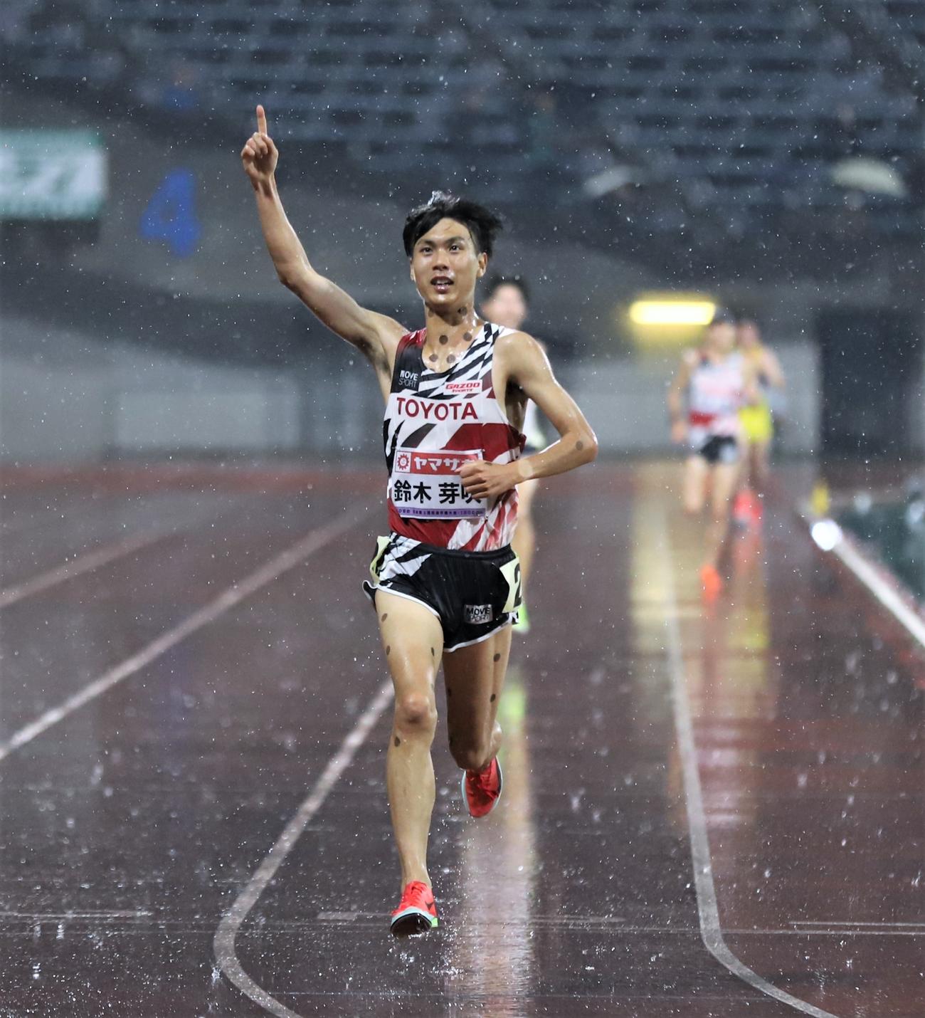 日本選手権男子1万メートル　優勝した鈴木芽吹（撮影・藤塚大輔）