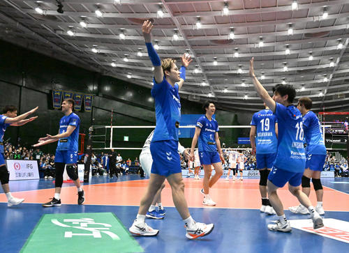 レギュラーシーズン優勝を決めた大阪ブルテオン(撮影・石井愛子)