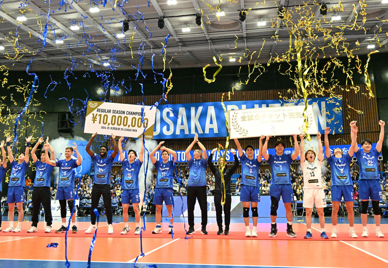 レギュラーシーズン優勝を決めた大阪ブルテオン（撮影・石井愛子）