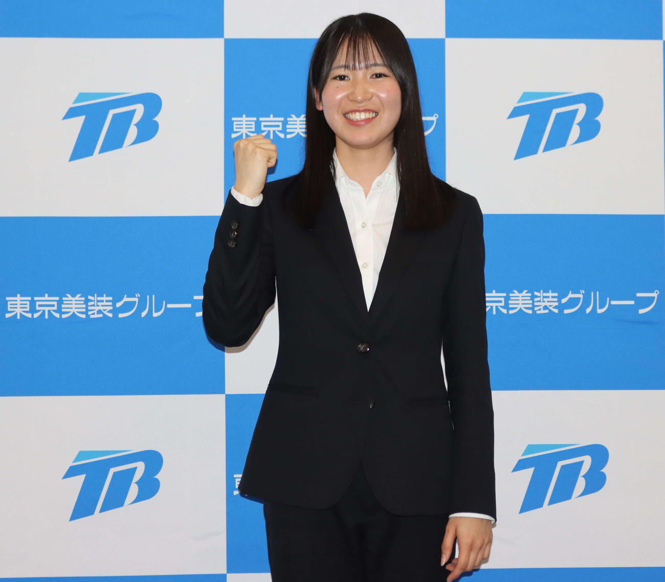 東京美装入りしたジャンプ女子の佐藤（撮影・保坂果那）