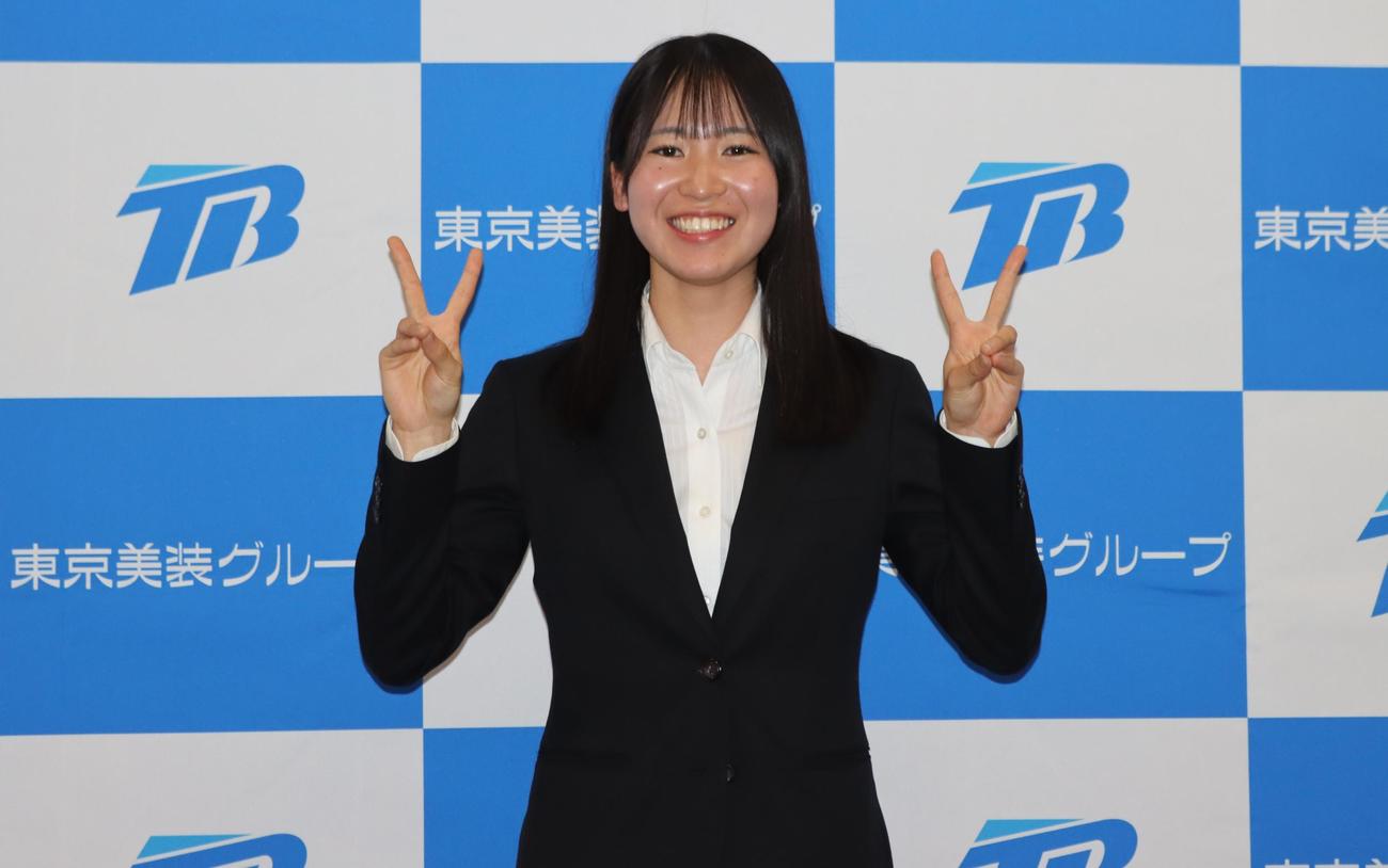 東京美装入りしたジャンプ女子の佐藤（撮影・保坂果那）