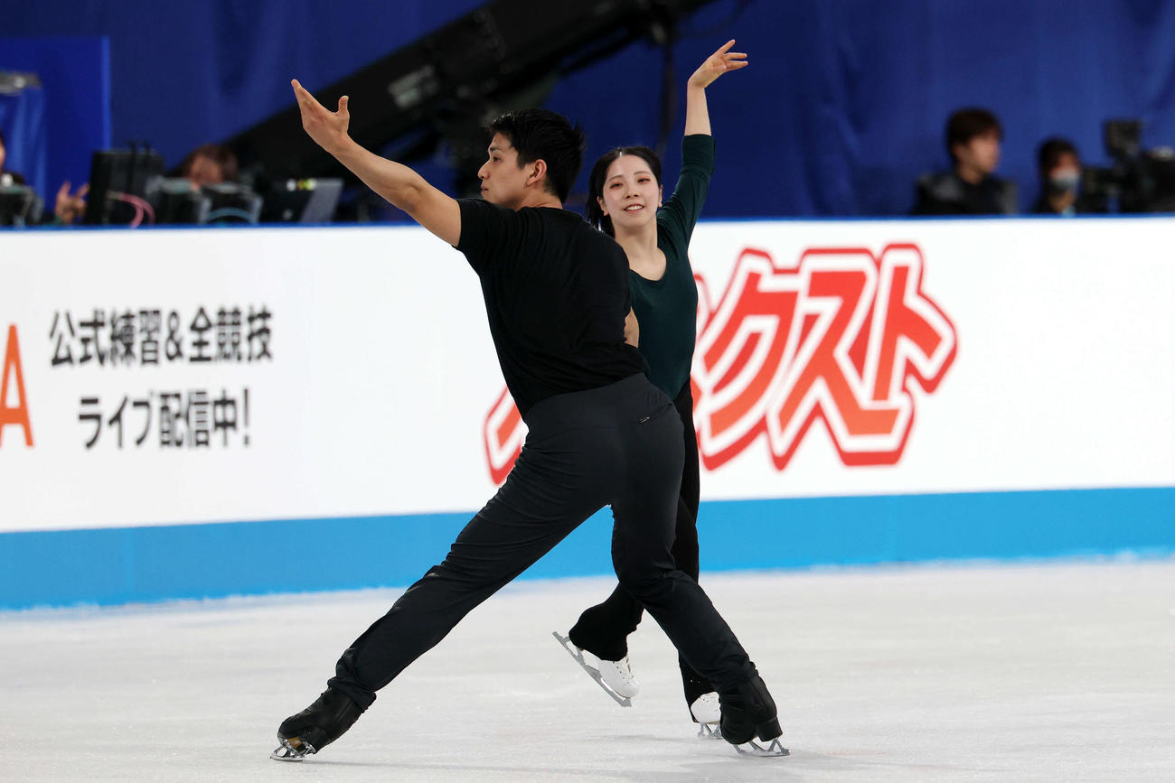 公式練習に臨む三浦、木原組（撮影・宮地輝）