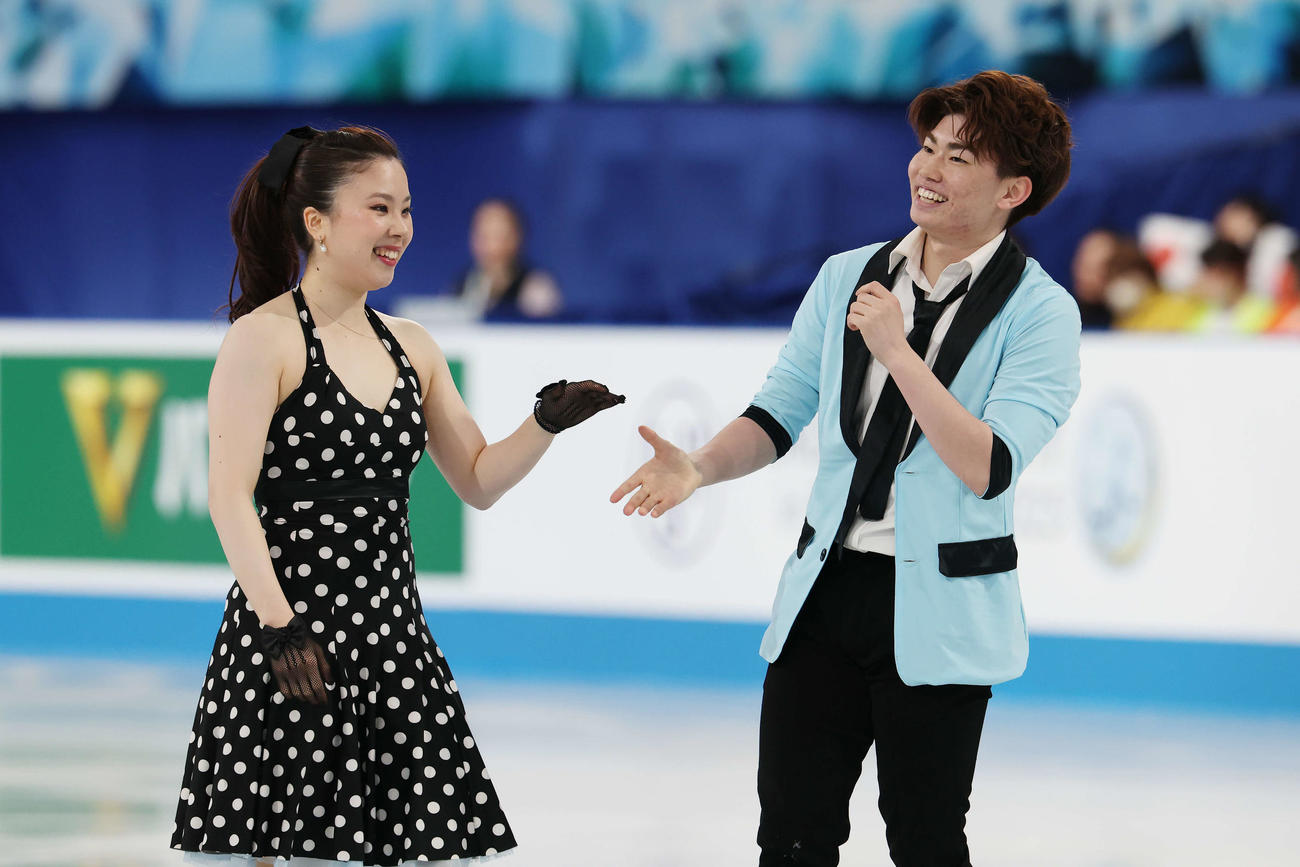 アイスダンスRD　演技を終えた吉田、森田組（撮影・宮地輝）