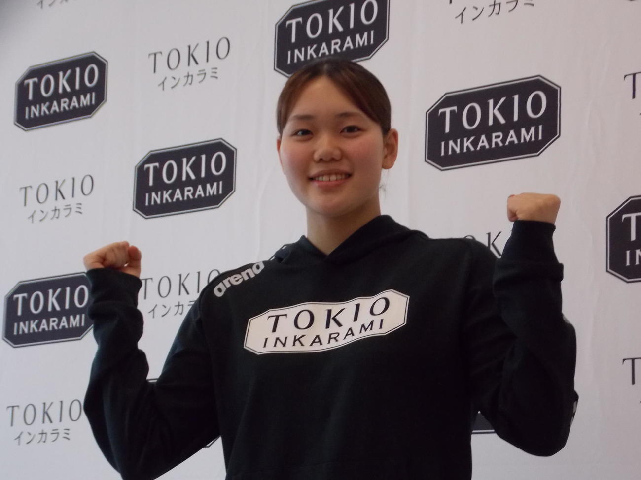 TOKIOインカラミへの所属が決まり、ポーズを決める平井瑞希（撮影・松本航）