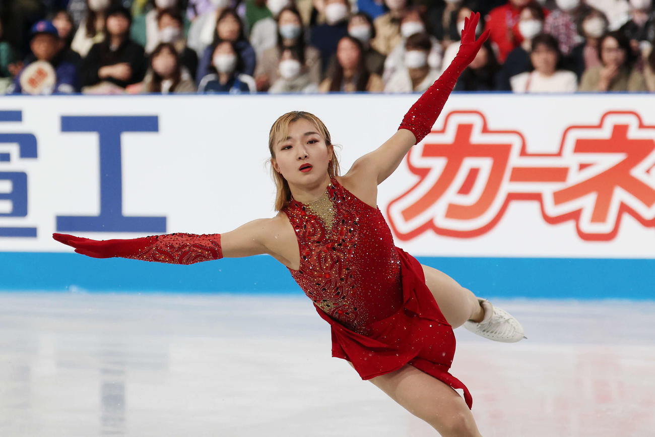 女子SP　華麗な演技を披露する坂本（撮影・宮地輝）