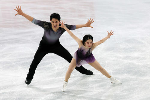 ペアSP　華麗な演技を披露する三浦、木原組（撮影・宮地輝）