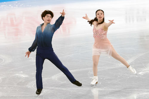 アイスダンスFD　華麗な演技を披露する吉田、森田組（撮影・宮地輝）